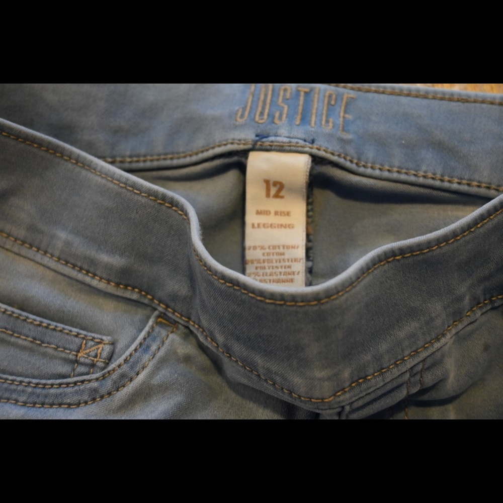 Girls pull on Jeans